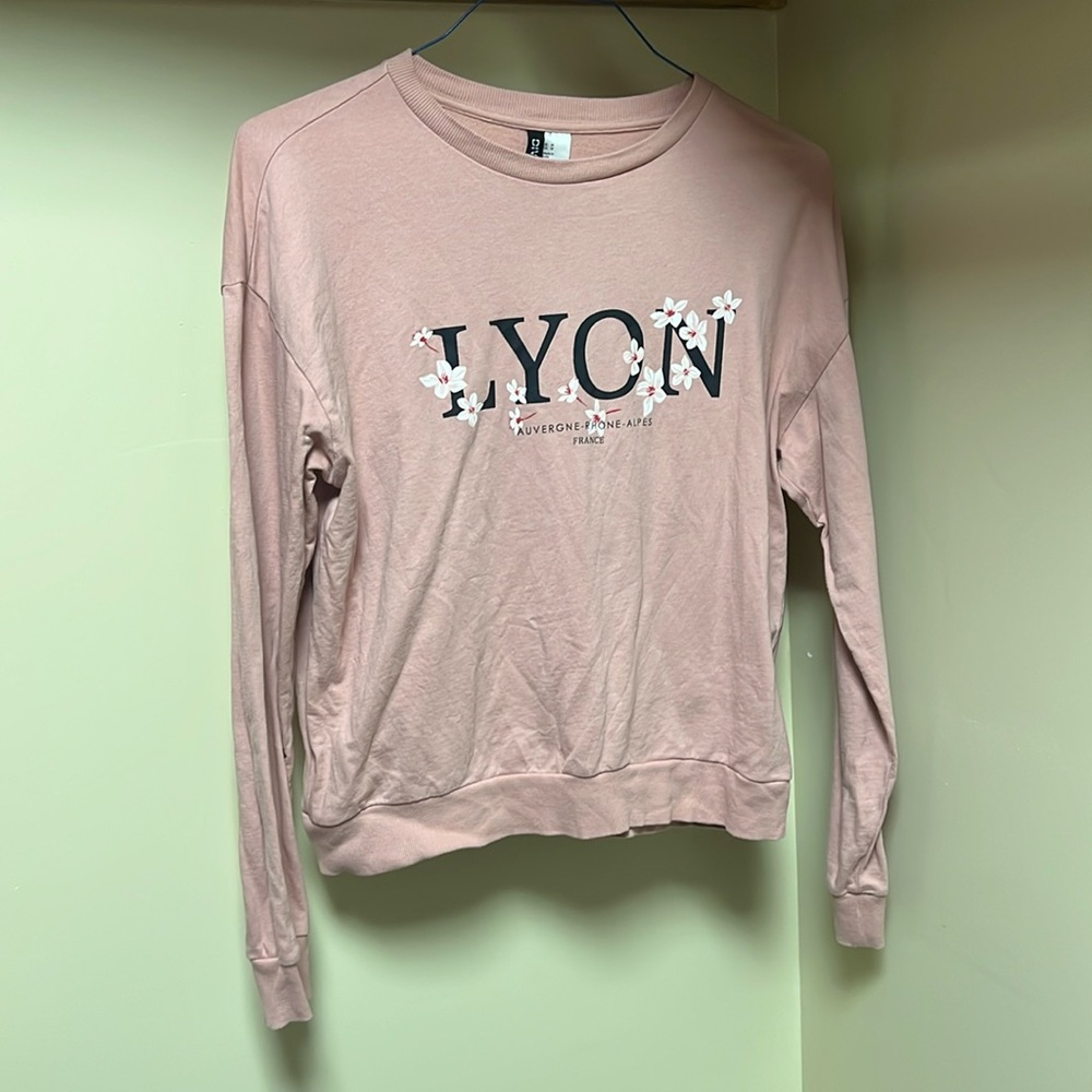 Women’s H&M Lyon Sweatshirt Size‎ Medium